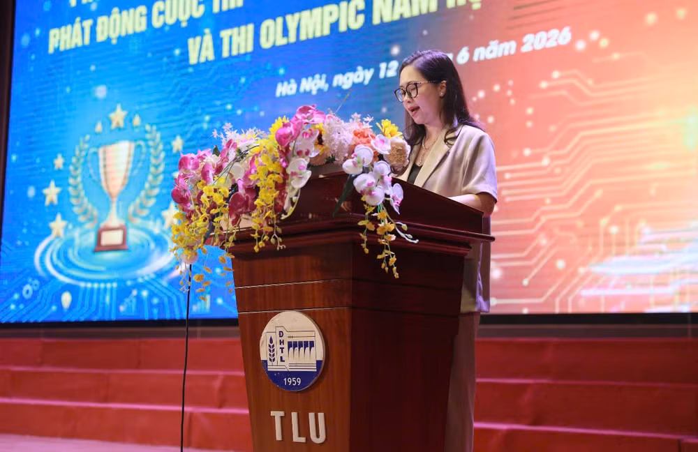 Phó Vụ trưởng Vụ Học sinh, sinh viên (Bộ Giáo dục và Đào tạo) Nguyễn Thị Nhung đánh giá cao kết quả đạt được của nhà trường.