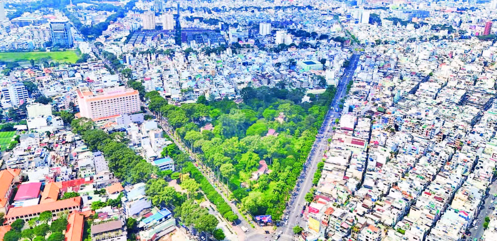 Địa điểm số 1 Lý Thái Tổ (khu vực tam giác màu xanh)- nơi sẽ xây dựng biểu tượng ghi nhận sự chung sức, đồng lòng của người dân Thành phố vượt qua đại dịch Covid-19. (Ảnh THẾ ANH)