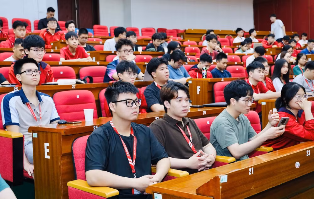 Sinh viên tham dự hội thảo.