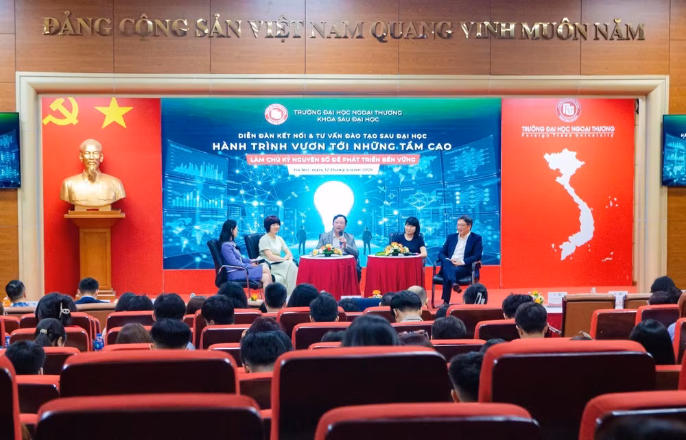 Quang cảnh diễn đàn kết nối và tư vấn đào tạo sau đại học.