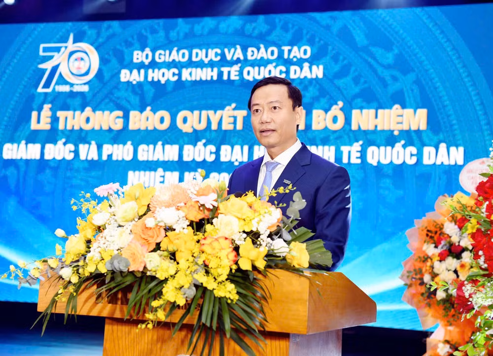 Phó Giáo sư, Tiến sĩ Bùi Đức Thọ, Giám đốc Đại học Kinh tế Quốc dân phát biểu ý kiến.