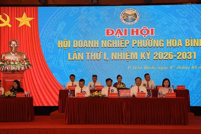 Đoàn chủ tịch điều hành Đại hội Hội Doanh nghiệp phường Hòa Bình lần thứ Nhất.
