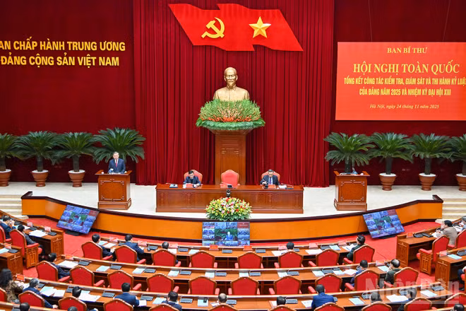 Quang cảnh Hội nghị toàn quốc tổng kết công tác kiểm tra, giám sát và thi hành kỷ luật của Đảng năm 2025 và nhiệm kỳ Đại hội XIII.