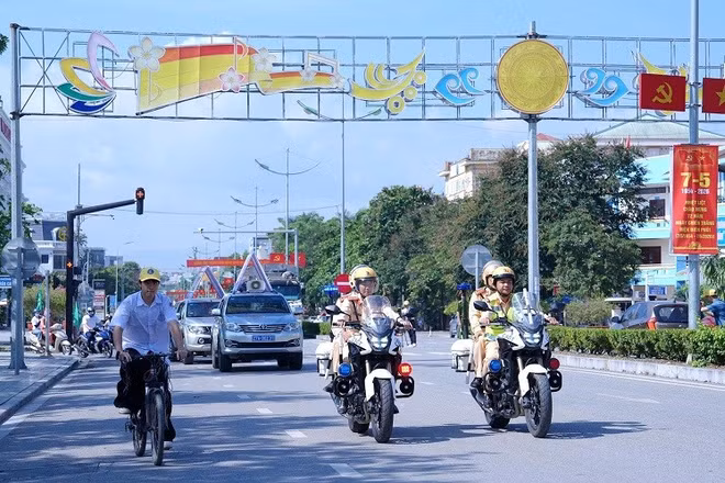 Hưởng ứng Ngày Thế giới không thuốc lá (31/5) và Tuần lễ Quốc gia không thuốc lá năm 2026 do tỉnh Điện Biên tổ chức, hàng nghìn người là cán bộ, học sinh, nhân dân đã diễu hành qua các tuyến phố với khẩu hiệu "không hút thuốc lá, để bảo vệ sức khỏe nhân dân".