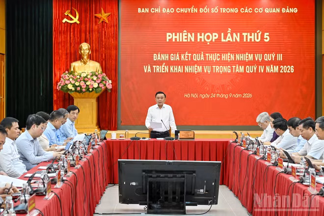 Thường trực Ban Bí thư Trần Cẩm Tú phát biểu tại Phiên họp lần thứ 5 Ban Chỉ đạo Chuyển đổi số trong các cơ quan đảng.