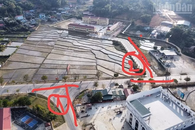 Số 1 trong ảnh là điểm nút giao giữa Quốc lộ 6 với Quốc lộ 279 vừa được tỉnh Điện Biên phê duyệt chủ trương cải tạo, nâng cấp. (Ảnh: LÊ LAN)