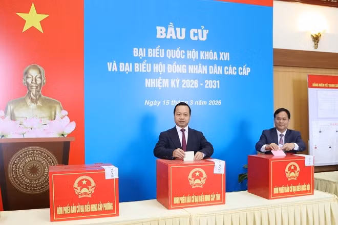 Bí thư Tỉnh ủy Điện Biên Trần Tiến Dũng bỏ phiếu bầu đại biểu Quốc hội và đại biểu Hội đồng nhân dân các cấp, nhiệm kỳ 2026-2031.