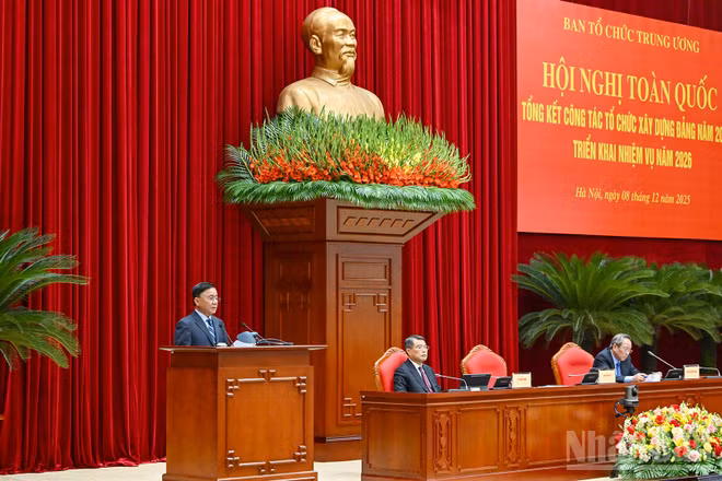 Thường trực Ban Bí thư Trần Cẩm Tú phát biểu chỉ đạo Hội nghị toàn quốc Tổng kết công tác tổ chức xây dựng Đảng năm 2025, triển khai nhiệm vụ năm 2026.