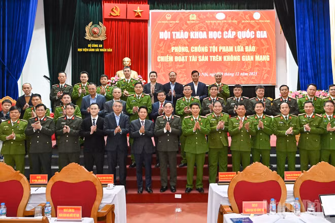 Các đại biểu tại Hội thảo khoa học cấp quốc gia “Phòng, chống tội phạm lừa đảo chiếm đoạt tài sản trên không gian mạng”.