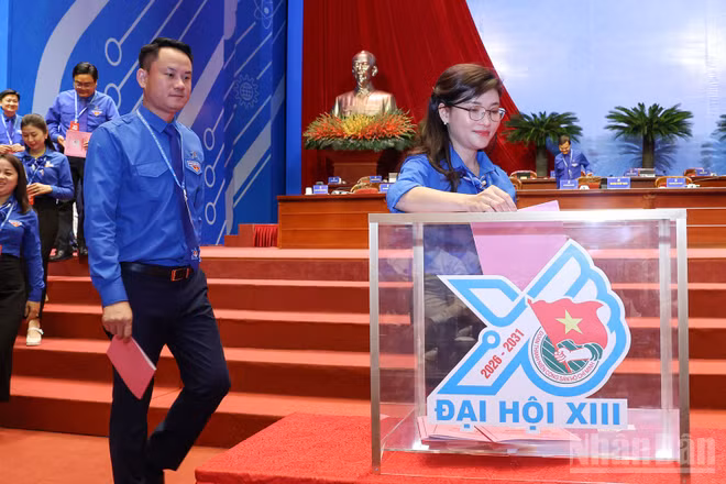 Các đại biểu bỏ phiếu bầu Ban Chấp hành Trung ương Đoàn khóa XIII (nhiệm kỳ 2026-2031).