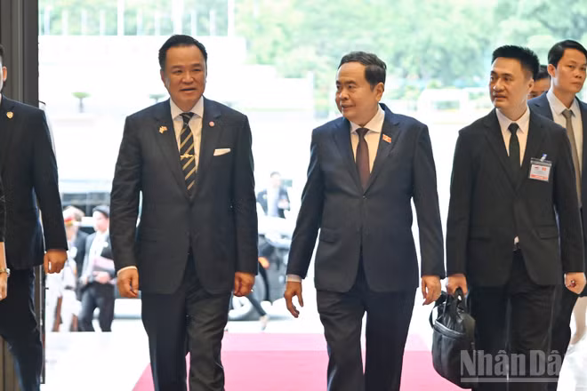 Chủ tịch Quốc hội Trần Thanh Mẫn và Thủ tướng Thái Lan Anutin Charnvirakul.