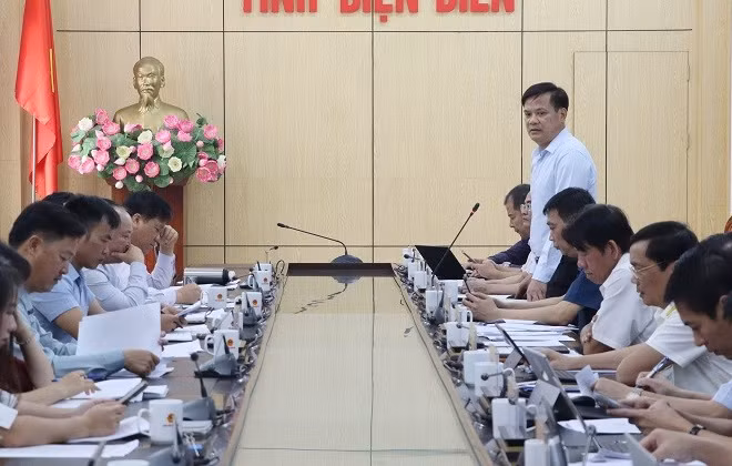 Phó Chủ tịch Ủy ban nhân dân tỉnh Điện Biên Lò Văn Cương phát biểu tại buổi làm việc với Hiệp hội Doanh nghiệp tỉnh.