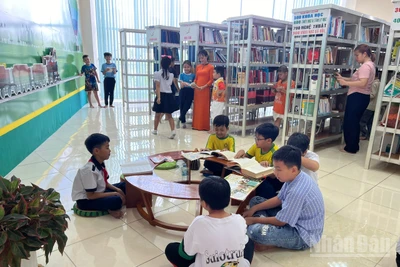 Bạn đọc tại Thư viện tỉnh Đồng Tháp.