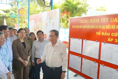 Đồng chí Trần Thanh Mẫn, Ủy viên Bộ Chính trị, Chủ tịch Quốc hội, Chủ tịch Hội đồng Bầu cử quốc gia và Đoàn công tác giám sát, kiểm tra công tác bầu cử đại biểu Quốc hội khóa XVI và đại biểu Hội đồng nhân dân các cấp nhiệm kỳ 2026-2031 tại xã Trường mầm non Ba Sao, tỉnh Đồng Tháp. (Ảnh: HỮU NGHĨA)