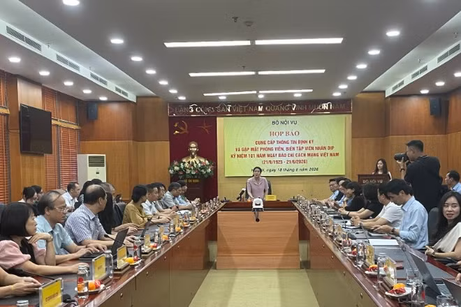 Quang cảnh họp báo.