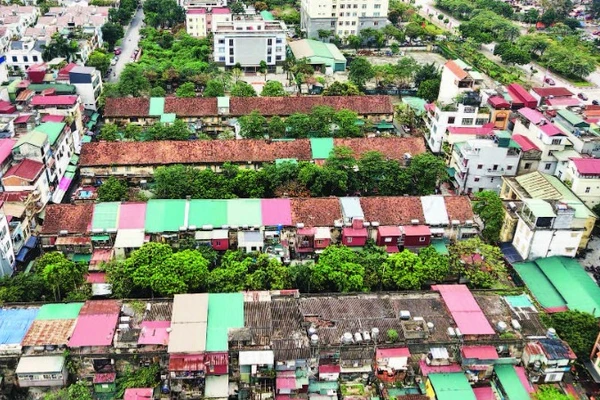 Các dãy nhà tập thể cũ đã xuống cấp, không bảo đảm an toàn.