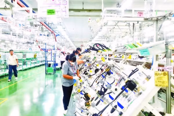 Dây chuyền sản xuất ở khu công nghiệp Đông Mai, Quảng Ninh.