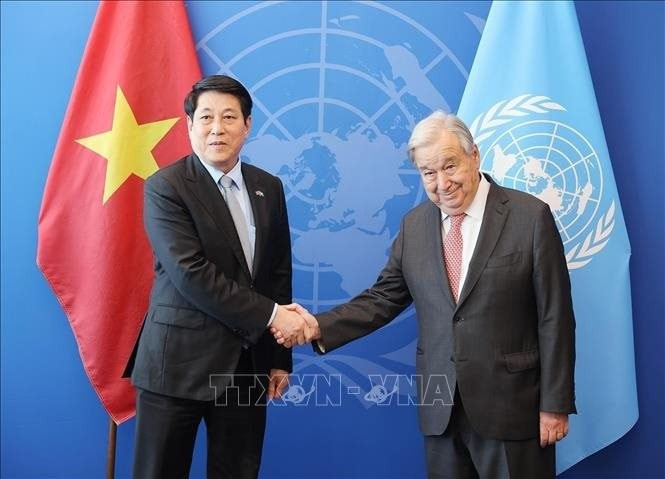 Chủ tịch nước Lương Cường gặp Tổng Thư ký Liên hợp quốc Antonio Guterres. (Ảnh TTXVN) 