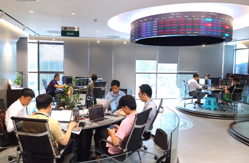 Thị trường chứng khoán Việt Nam đã phát triển mạnh cả về chất lượng và quy mô hàng hóa, và đang trở thành kênh dẫn vốn trung, dài hạn quan trọng cho nền kinh tế. (Ảnh Minh Dũng) 