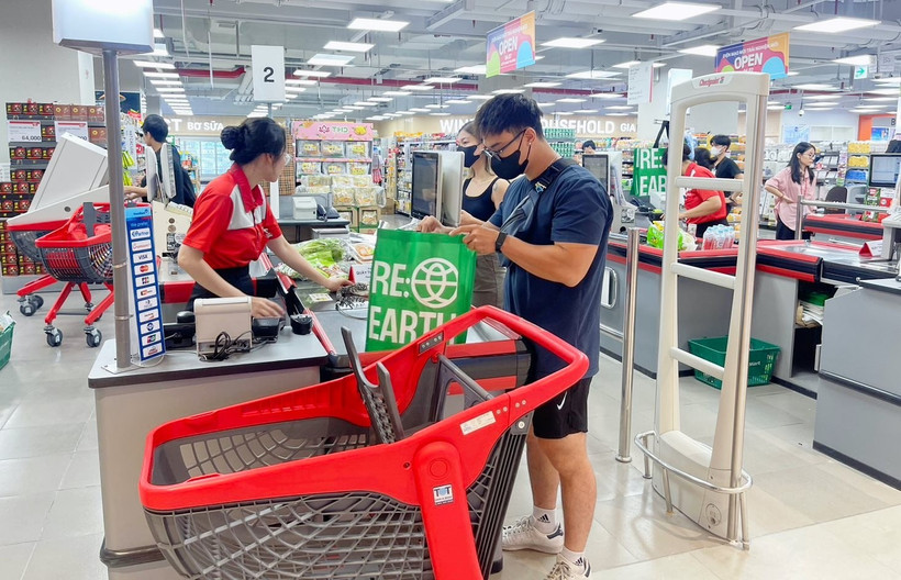 Người tiêu dùng trẻ ở Việt Nam đang dần thay đổi, chú trọng sử dụng các sản phẩm xanh. 