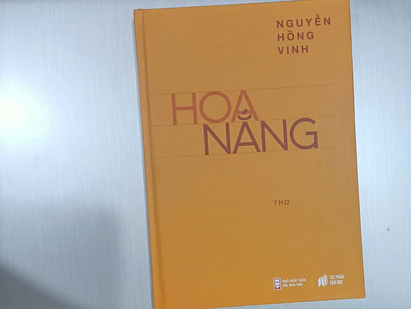 Bìa tập thơ "Hoa nắng".