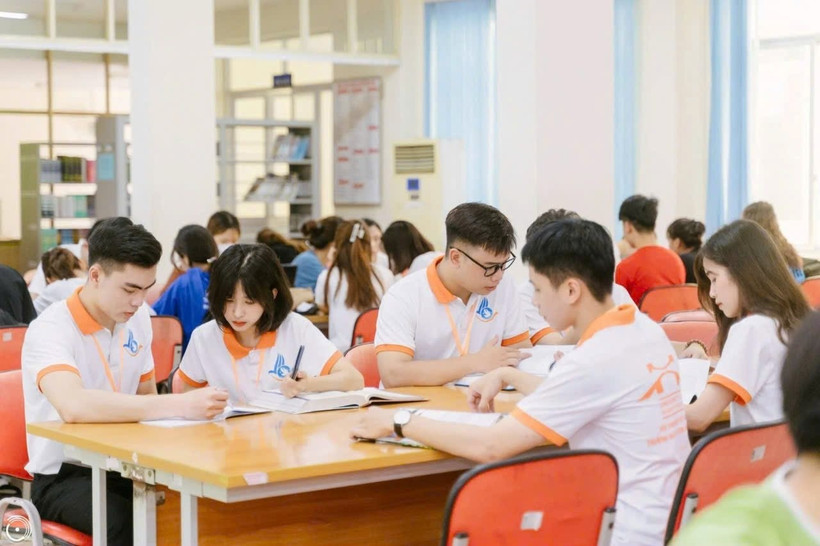 Sinh viên Trường đại học Công nghệ Giao thông vận tải trong một giờ tự học. 