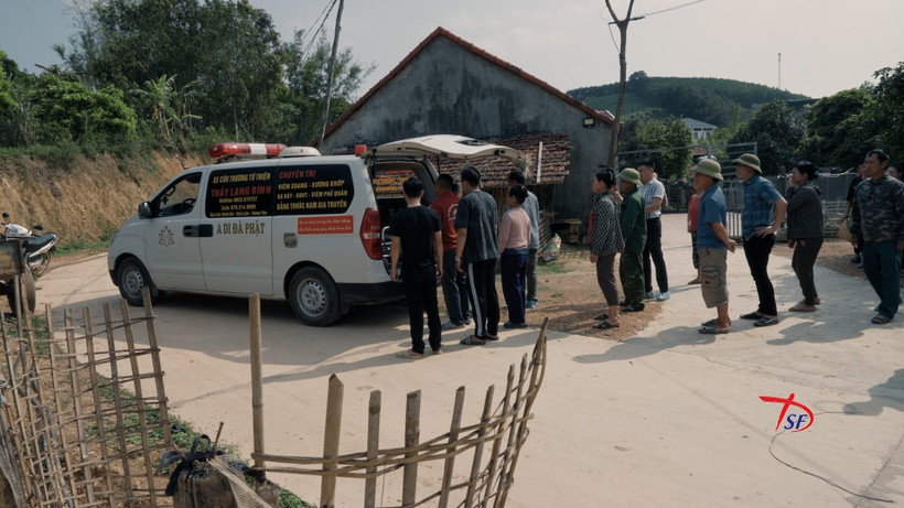 Cảnh trong phim "Hành trình yêu thương" (Hãng phim Tài liệu và Khoa học Trung ương).