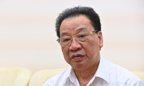 GS, TS Phùng Hữu Phú, nguyên Ủy viên Trung ương Đảng, nguyên Phó Chủ tịch Thường trực Hội đồng Lý luận Trung ương.