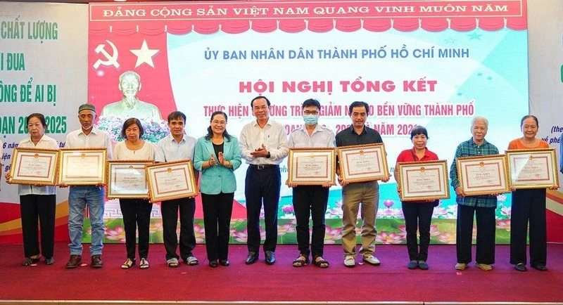 Phấn đấu giảm 0,38 tỷ lệ hộ nghèo