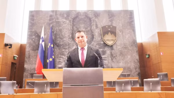 Ông Zoran Stevanovic tại phiên họp Quốc hội ở Ljubljana, Slovenia (Ảnh: Tân Hoa Xã)