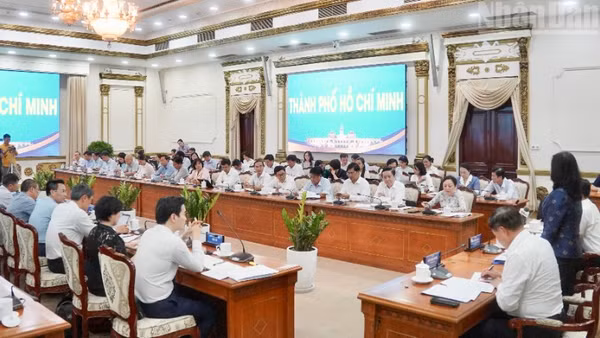 Quang cảnh buổi làm việc. 