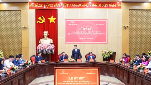 Các đại biểu dự lễ ký kết.