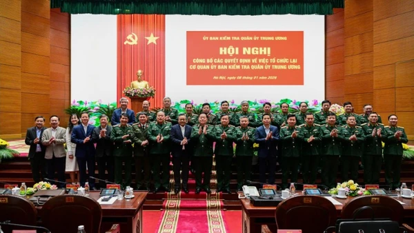 Đại tướng Nguyễn Trọng Nghĩa cùng các đại biểu tại hội nghị.