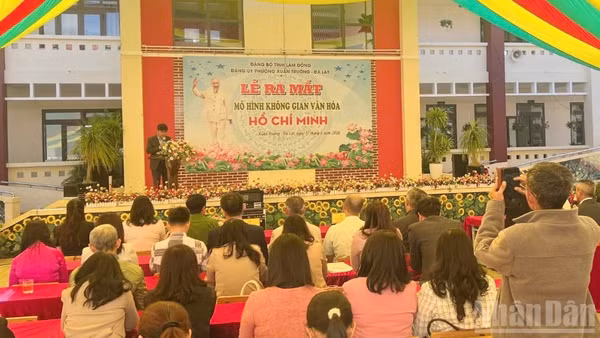 Toàn cảnh Lễ ra mắt mô hình điểm Không gian văn hóa Hồ Chí Minh tại phường Xuân Trường-Đà Lạt, tỉnh Lâm Đồng. 