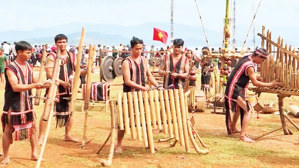 Mùa Xuân ở Tây Nguyên thường kéo dài để người dân nghỉ ngơi sau cả năm vất vả.