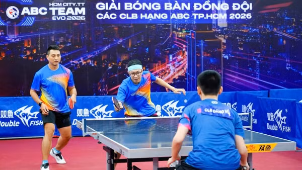 Giải bóng bàn đồng đội các câu lạc bộ Thành phố Hồ Chí Minh năm 2026 khởi tranh sáng 24/4 được đầu tư hệ thống trang thiết bị thi đấu và sân khấu phụ trợ hoành tráng, giúp tăng tính hấp dẫn, nâng cao tinh thần thi đấu cho các vận động viên.