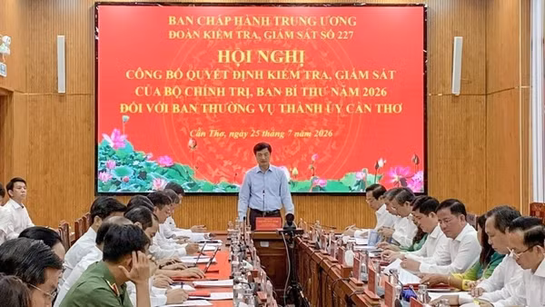 Đồng chí Nguyễn Duy Ngọc, Ủy viên Bộ Chính trị, Bí thư Trung ương Đảng, Trưởng ban Tổ chức Trung ương phát biểu tại Hội nghị. (Ảnh: TTXVN)