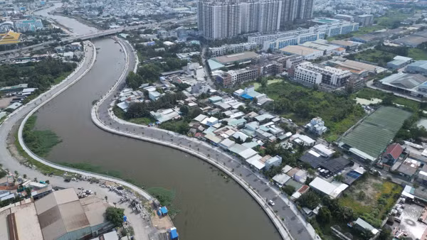Dự án cải tạo và chỉnh trang tuyến kênh Tham Lương-Bến Cát-Rạch Nước Lên nay đã hiện rõ hình hài, cải thiện bộ mặt đô thị khu vực phía bắc thành phố. (Ảnh: QUÝ HIỀN)