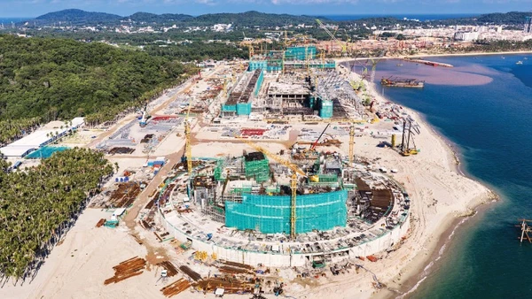 Công trình phục vụ Hội nghị APEC 2027 đang được thi công cầm chừng.