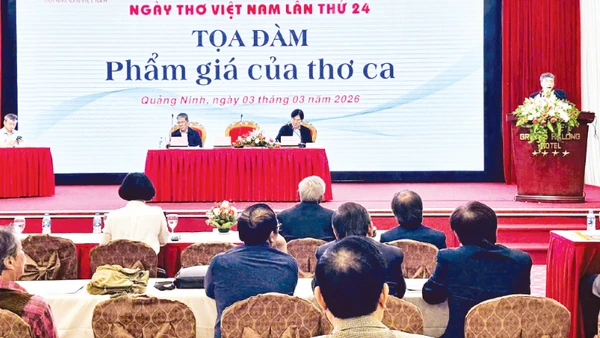 Quang cảnh Tọa đàm “Phẩm giá của thơ ca”. (Ảnh: PV)