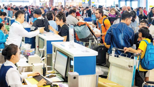 Cảng Hàng không quốc tế Nội Bài chủ động các kịch bản phục vụ sản lượng vận chuyển tăng cao dịp Tết Nguyên đán.