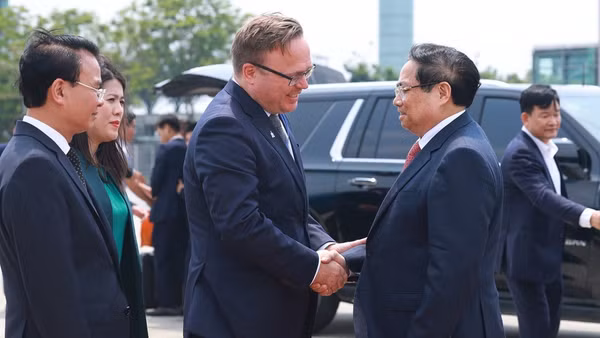 Lễ tiễn Thủ tướng Phạm Minh Chính và Đoàn đại biểu cấp cao Việt Nam tại sân bay quốc tế Nội Bài (Hà Nội). (Ảnh: Dương Giang/TTXVN)