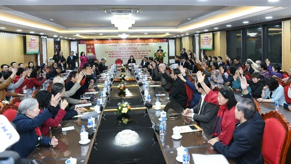 Cử tri Tổ dân phố số 6, phường Ba Đình nhất trí giới thiệu người ứng cử đại biểu Quốc hội khóa XVI. (Ảnh: DUY LINH)