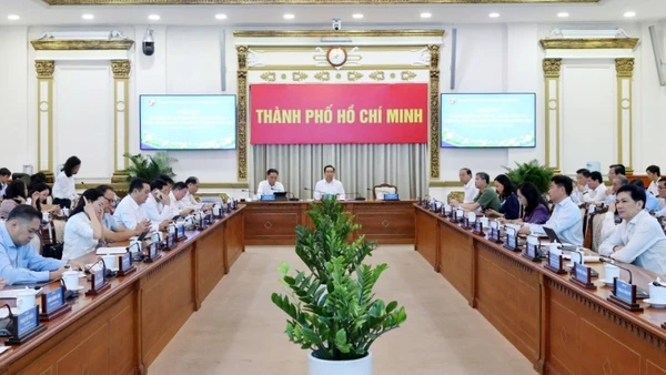 Quang cảnh cuộc họp.