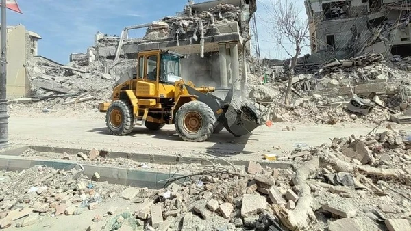 Bức ảnh chụp ngày 4/3/2026, cho thấy khung cảnh đổ nát tại Quảng trường Enghelab ở Thủ đô Tehran của Iran. (Ảnh: Xinhua)