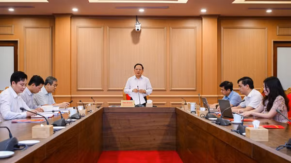 Đồng chí Trịnh Văn Quyết chủ trì hội nghị. (Ảnh: BẢO LONG)