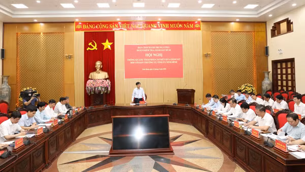 Các đại biểu dự hội nghị.