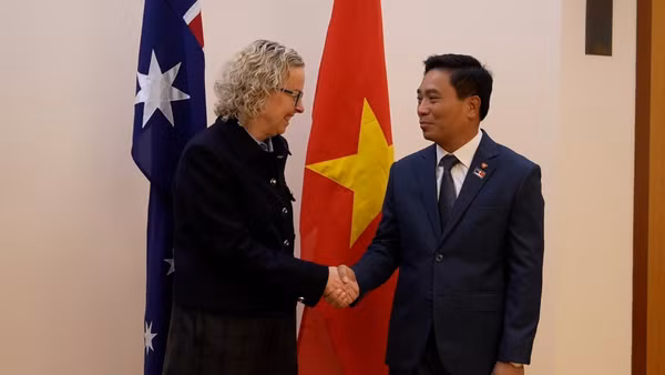 Phó Chủ tịch Quốc hội Nguyễn Doãn Anh gặp Phó Chủ tịch Hạ viện Australia, Chủ tịch Nhóm Nghị sĩ Hữu nghị Australia-Việt Nam Sharon Claydon. (Ảnh: TTXVN)