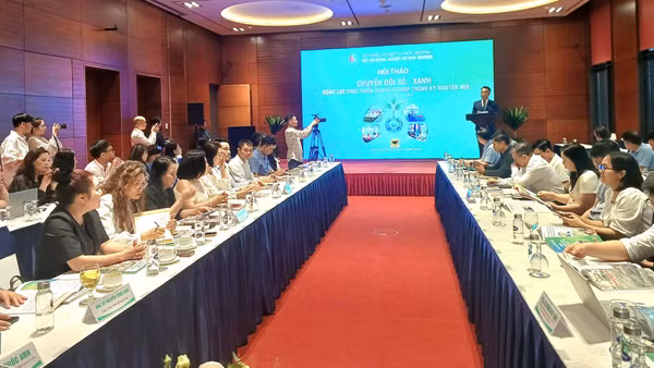 Các đại biểu tham dự hội thảo.