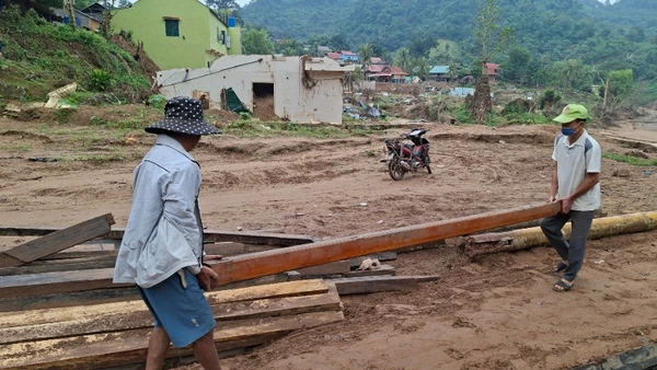 Người dân rốn lũ Xiềng Tắm, xã Mỹ Lý nỗ lực tái thiết, sớm ổn định cuộc sống sau trận lũ lịch sử hồi tháng 7 vừa qua.